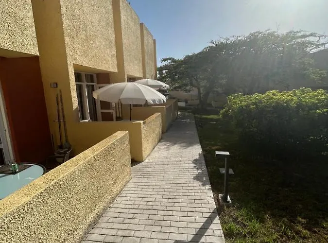 El Cortijo Bungallows * 플라야데라스아메리카스